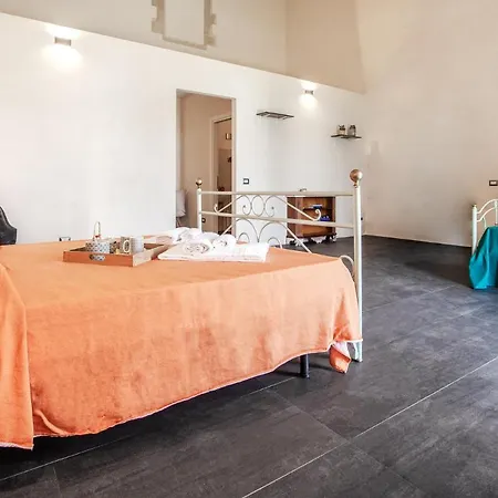 Lantgård Giardini Acantus